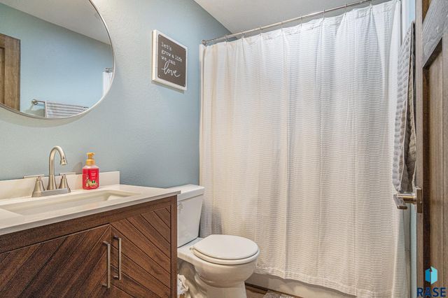 1120 Cypress Ave Avenue, Madison, SD 57042