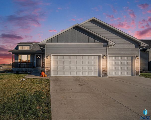1120 Cypress Ave Avenue, Madison, SD 57042