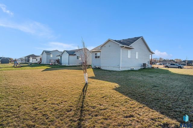 1120 Cypress Ave Avenue, Madison, SD 57042