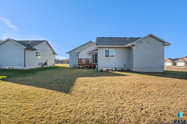 1120 Cypress Ave Avenue, Madison, SD 57042