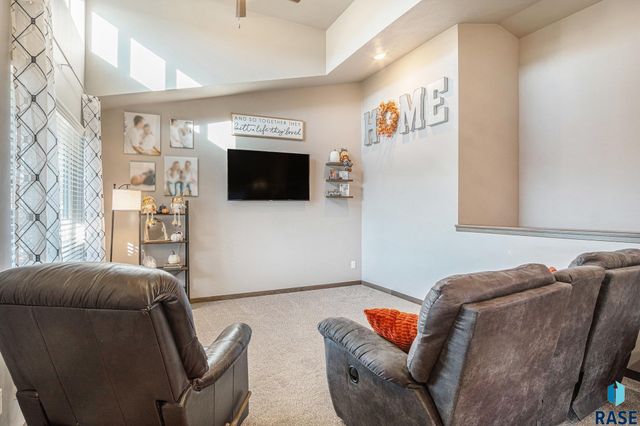 1120 Cypress Ave Avenue, Madison, SD 57042