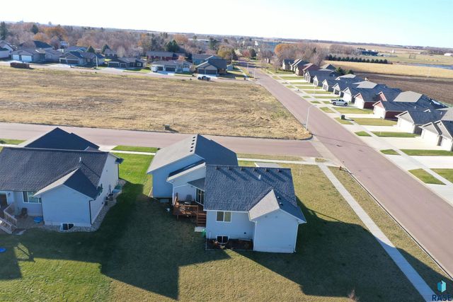 1120 Cypress Ave Avenue, Madison, SD 57042