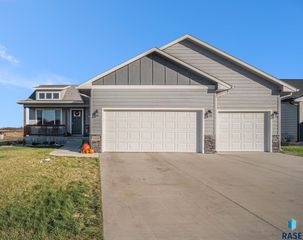 1120 Cypress Ave Avenue, Madison, SD 57042