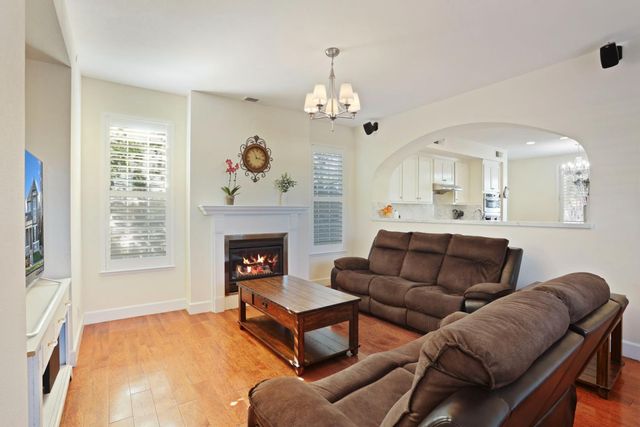 2736 Daisy Ln, Tracy, CA 95377