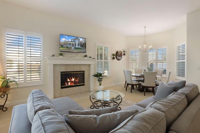 2736 Daisy Ln, Tracy, CA 95377