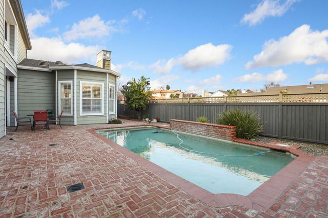 2736 Daisy Ln, Tracy, CA 95377