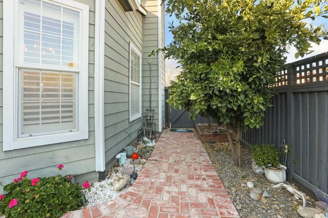 2736 Daisy Ln, Tracy, CA 95377