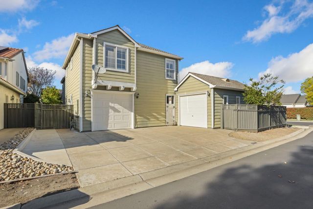 2736 Daisy Ln, Tracy, CA 95377