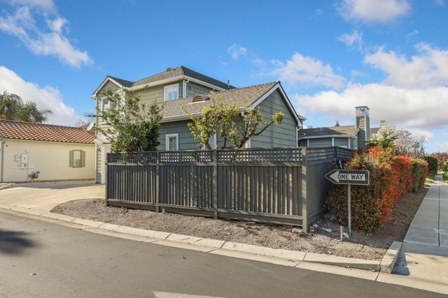 2736 Daisy Ln, Tracy, CA 95377