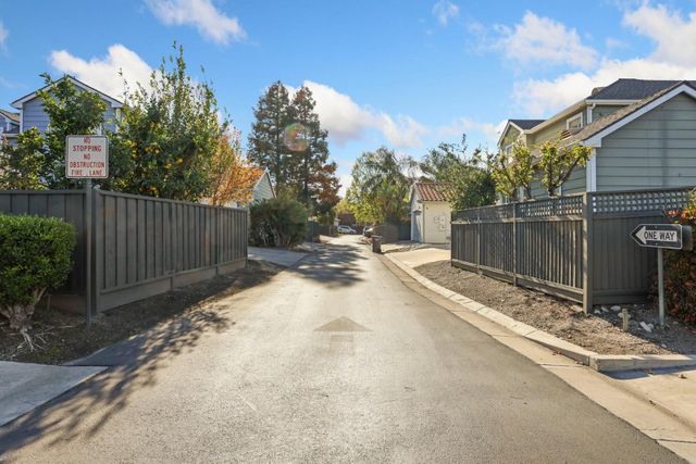 2736 Daisy Ln, Tracy, CA 95377