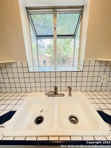 415 W Hollywood Ave, San Antonio, TX 78212