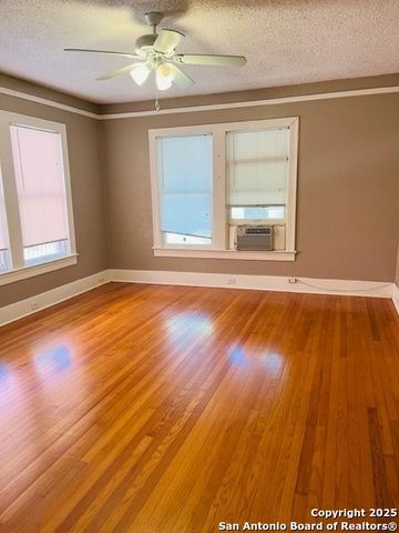 415 W Hollywood Ave, San Antonio, TX 78212