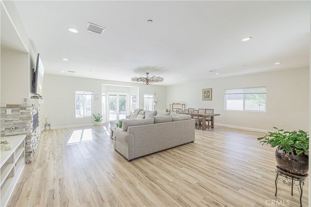 42620 25th W, Lancaster, CA 93536