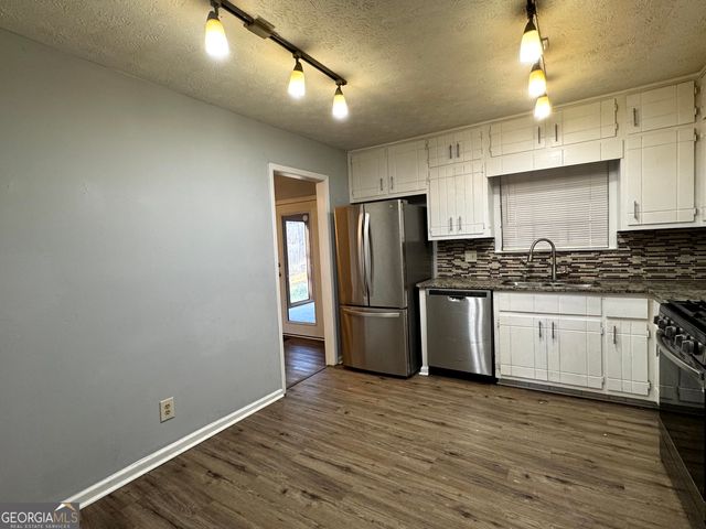 8678 Glenwoods Drive, Riverdale, GA 30274