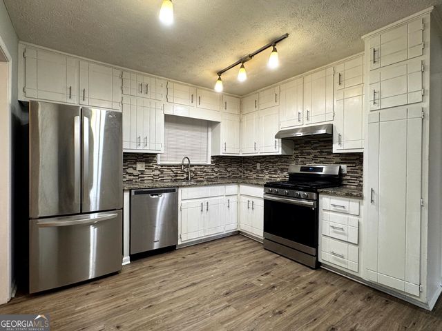 8678 Glenwoods Drive, Riverdale, GA 30274