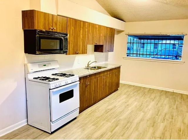 7339 Mountbatten Road, Houston, TX 77033