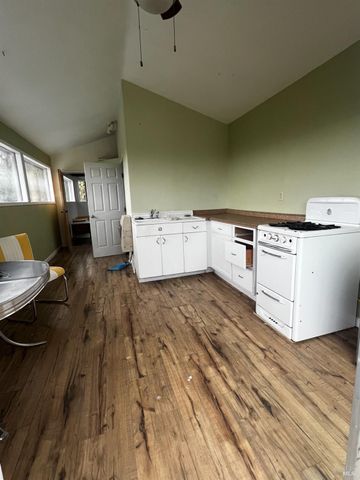 23040 Poonkinney Rd, Covelo, CA 95428