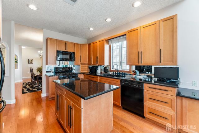 9 Westminster Drive, Monroe, NJ 08831