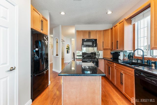 9 Westminster Drive, Monroe, NJ 08831