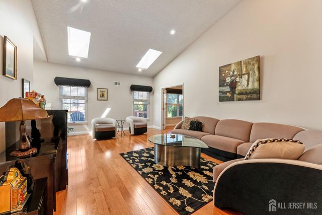 9 Westminster Drive, Monroe, NJ 08831