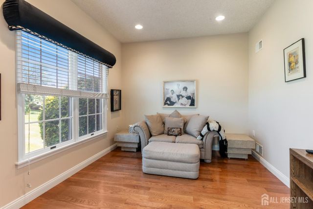 9 Westminster Drive, Monroe, NJ 08831
