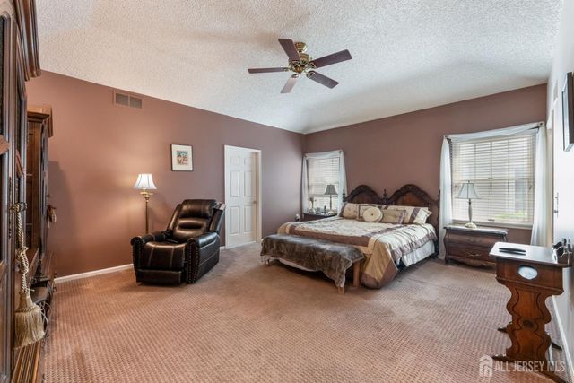 9 Westminster Drive, Monroe, NJ 08831