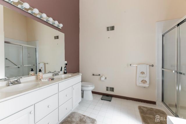 9 Westminster Drive, Monroe, NJ 08831