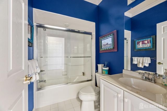9 Westminster Drive, Monroe, NJ 08831