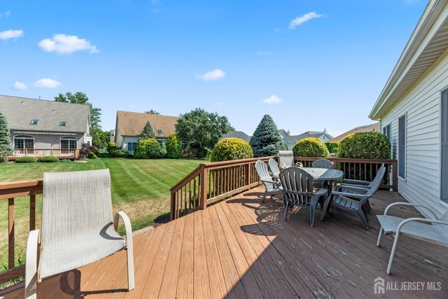 9 Westminster Drive, Monroe, NJ 08831