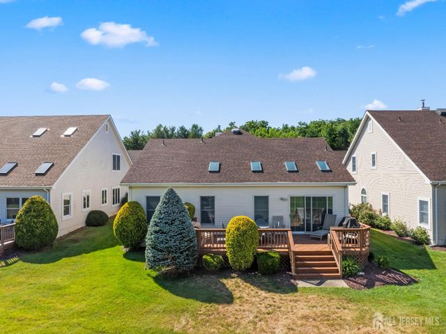 9 Westminster Drive, Monroe, NJ 08831