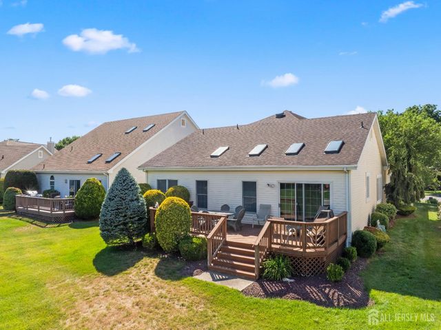 9 Westminster Drive, Monroe, NJ 08831