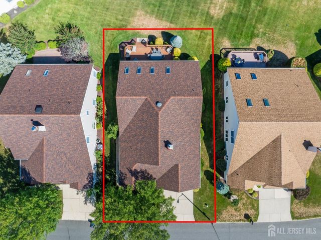 9 Westminster Drive, Monroe, NJ 08831
