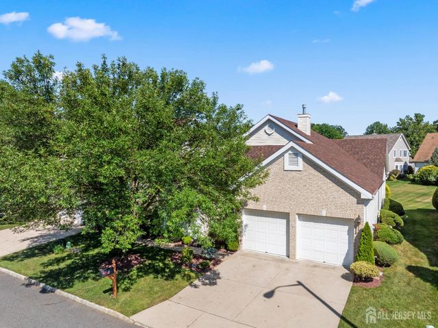9 Westminster Drive, Monroe, NJ 08831