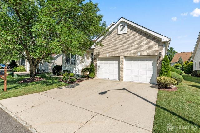 9 Westminster Drive, Monroe, NJ 08831