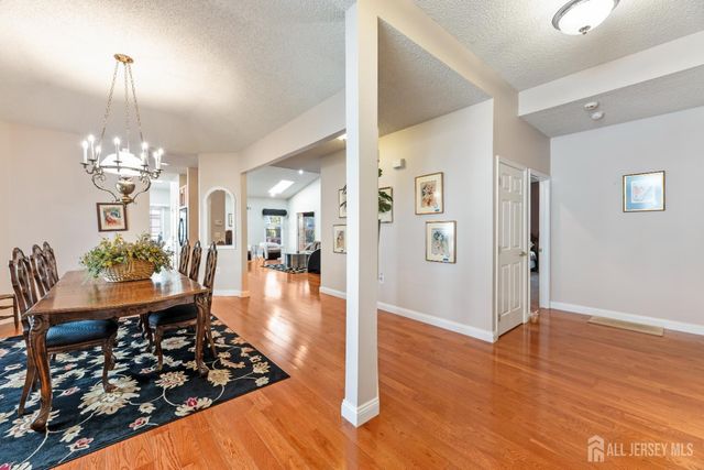 9 Westminster Drive, Monroe, NJ 08831