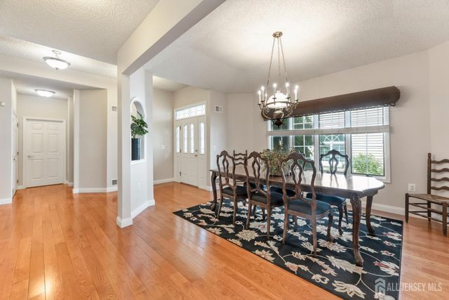 9 Westminster Drive, Monroe, NJ 08831