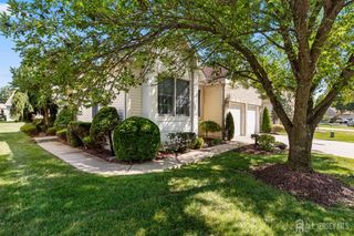 9 Westminster Drive, Monroe, NJ 08831