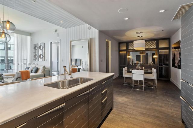 200 Biscayne Boulevard Way 5211, Miami, FL 33131