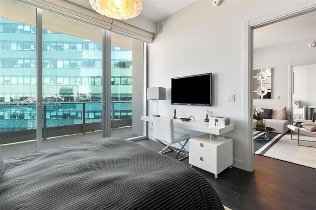 200 Biscayne Boulevard Way 5211, Miami, FL 33131
