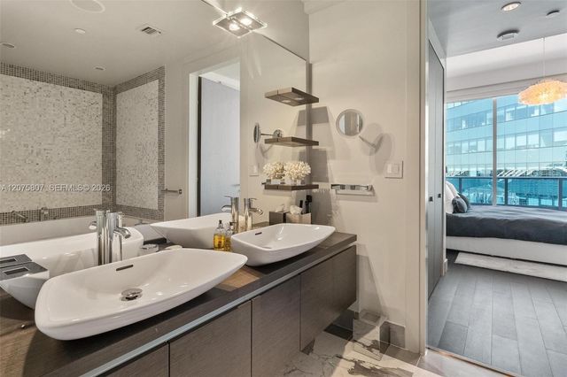 200 Biscayne Boulevard Way 5211, Miami, FL 33131