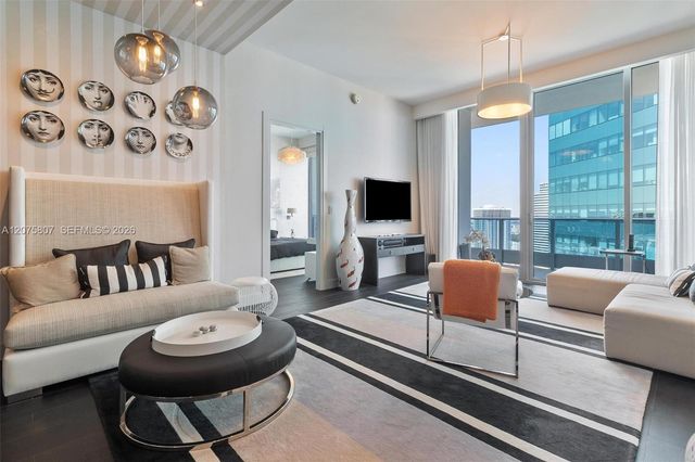 200 Biscayne Boulevard Way 5211, Miami, FL 33131