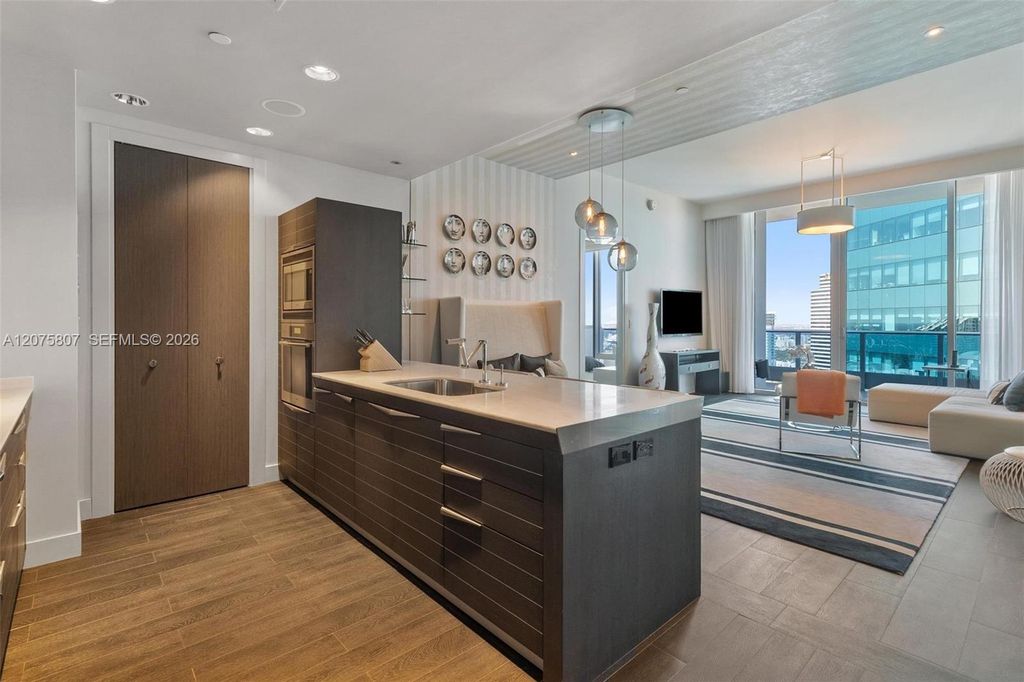 200 Biscayne Boulevard Way 5211, Miami, FL 33131