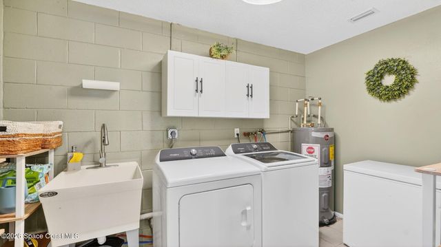 425 Via Valencia Court, Merritt Island, FL 32953