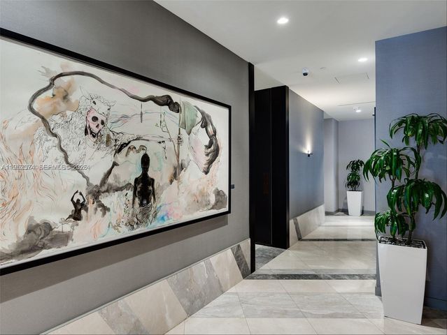 55 SW 9th St 2305, Miami, FL 33130