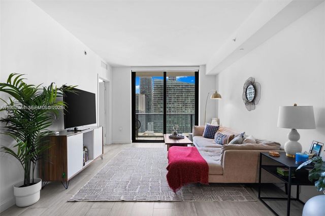 55 SW 9th St 2305, Miami, FL 33130