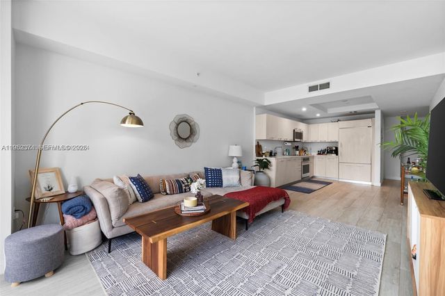 55 SW 9th St 2305, Miami, FL 33130