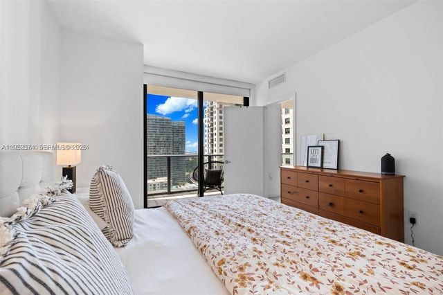 55 SW 9th St 2305, Miami, FL 33130