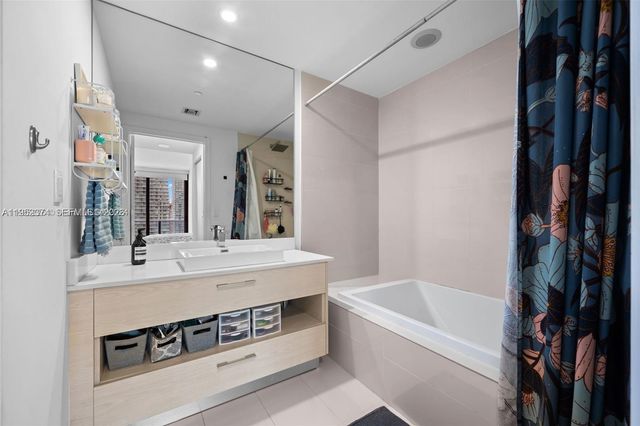 55 SW 9th St 2305, Miami, FL 33130