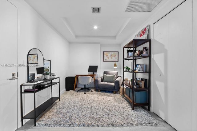 55 SW 9th St 2305, Miami, FL 33130