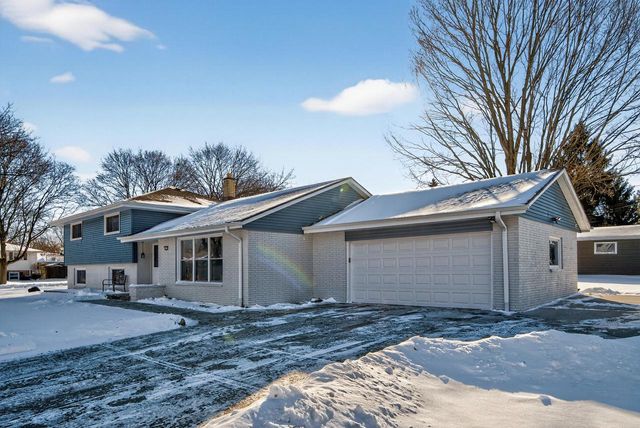 9605 W Fiebrantz AVENUE, Wauwatosa, WI 53222